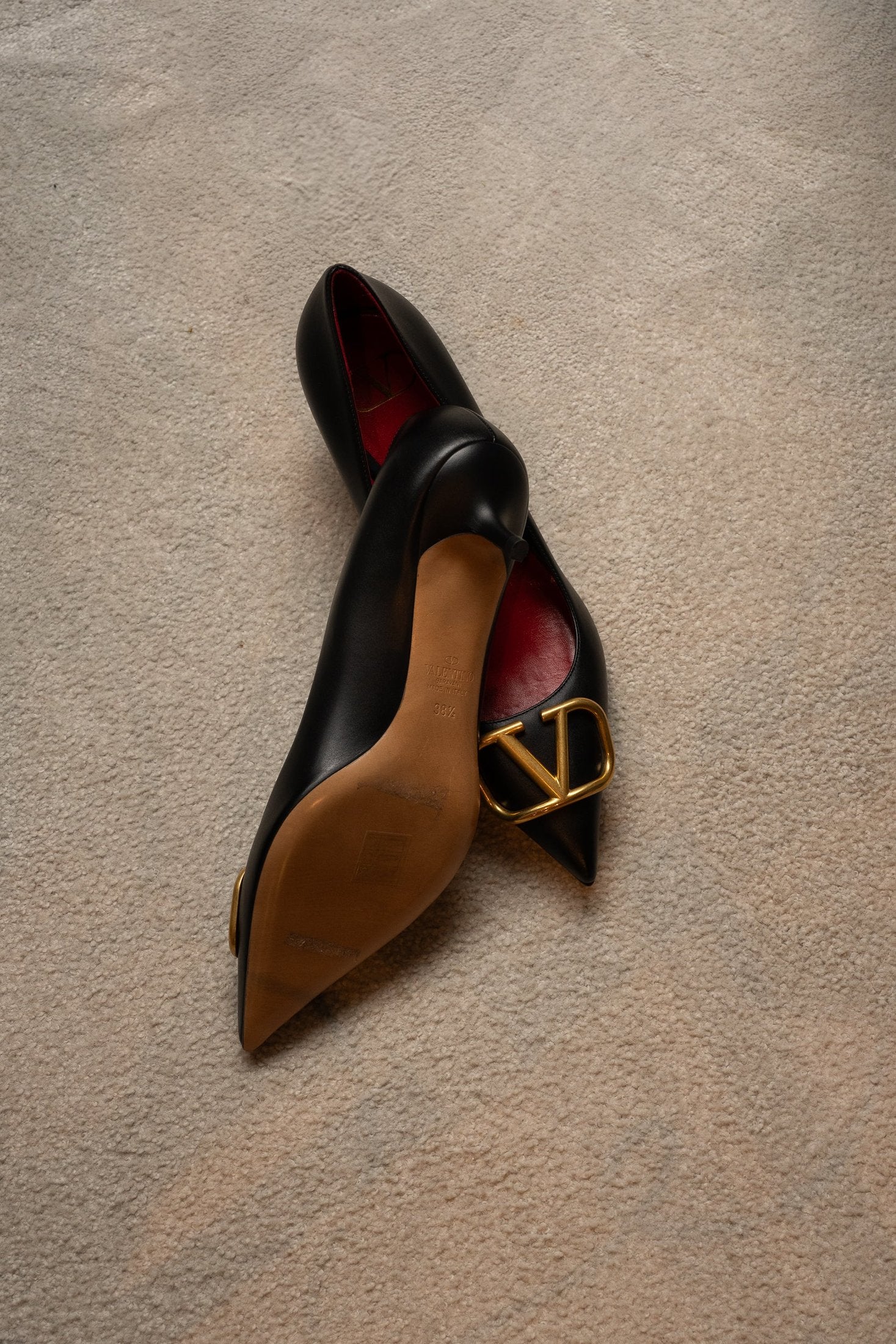 Black Stylish Valentino Pumps with Kitten Heel