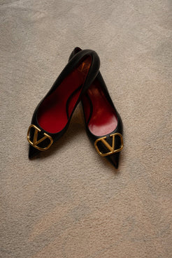 Black Stylish Valentino Pumps with Kitten Heel