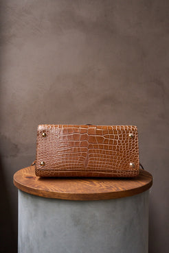 Delvaux Brillant Camel Alligator MM – A Timeless Masterpiece