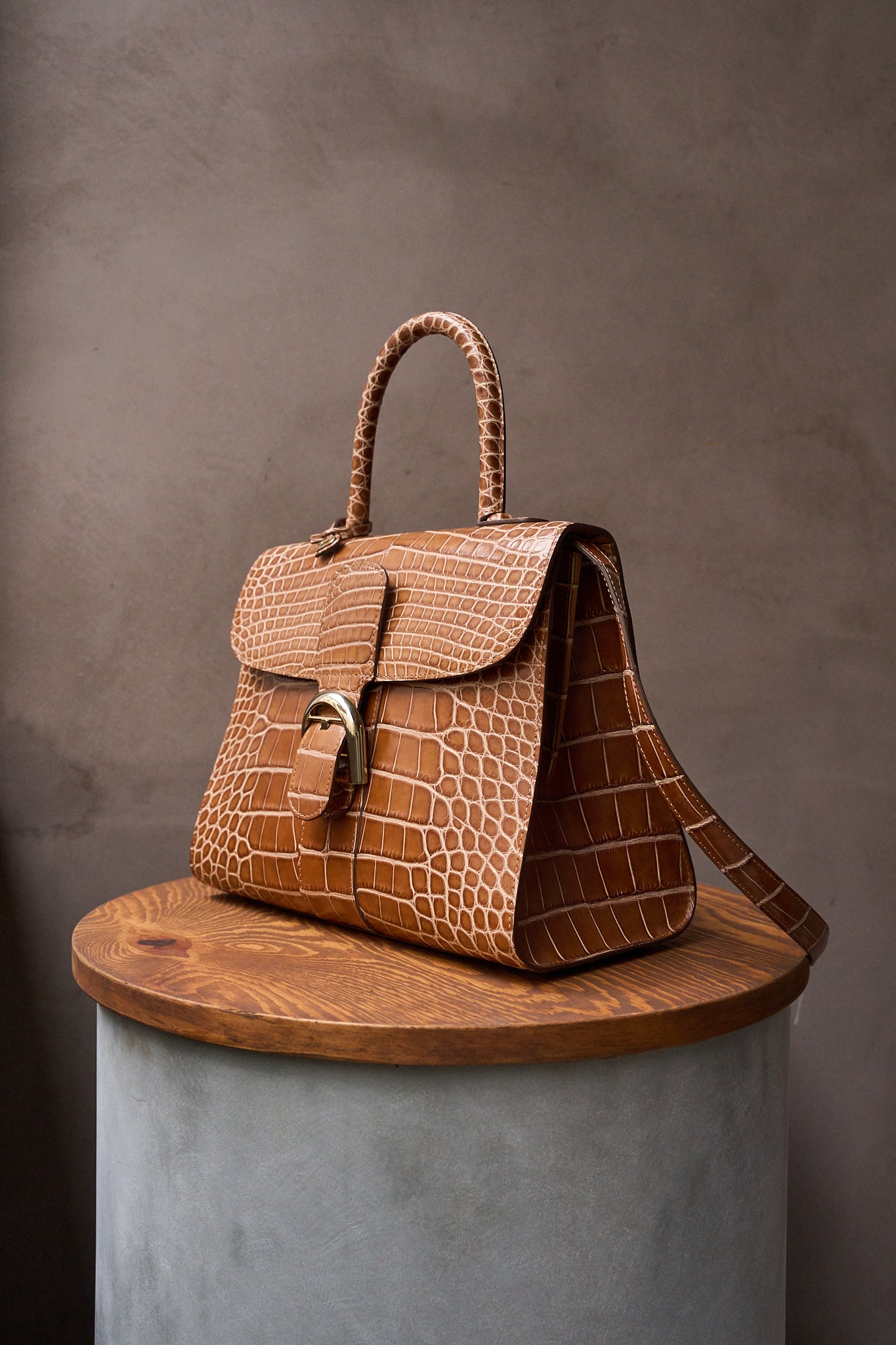 Delvaux Brillant Camel Alligator MM – A Timeless Masterpiece