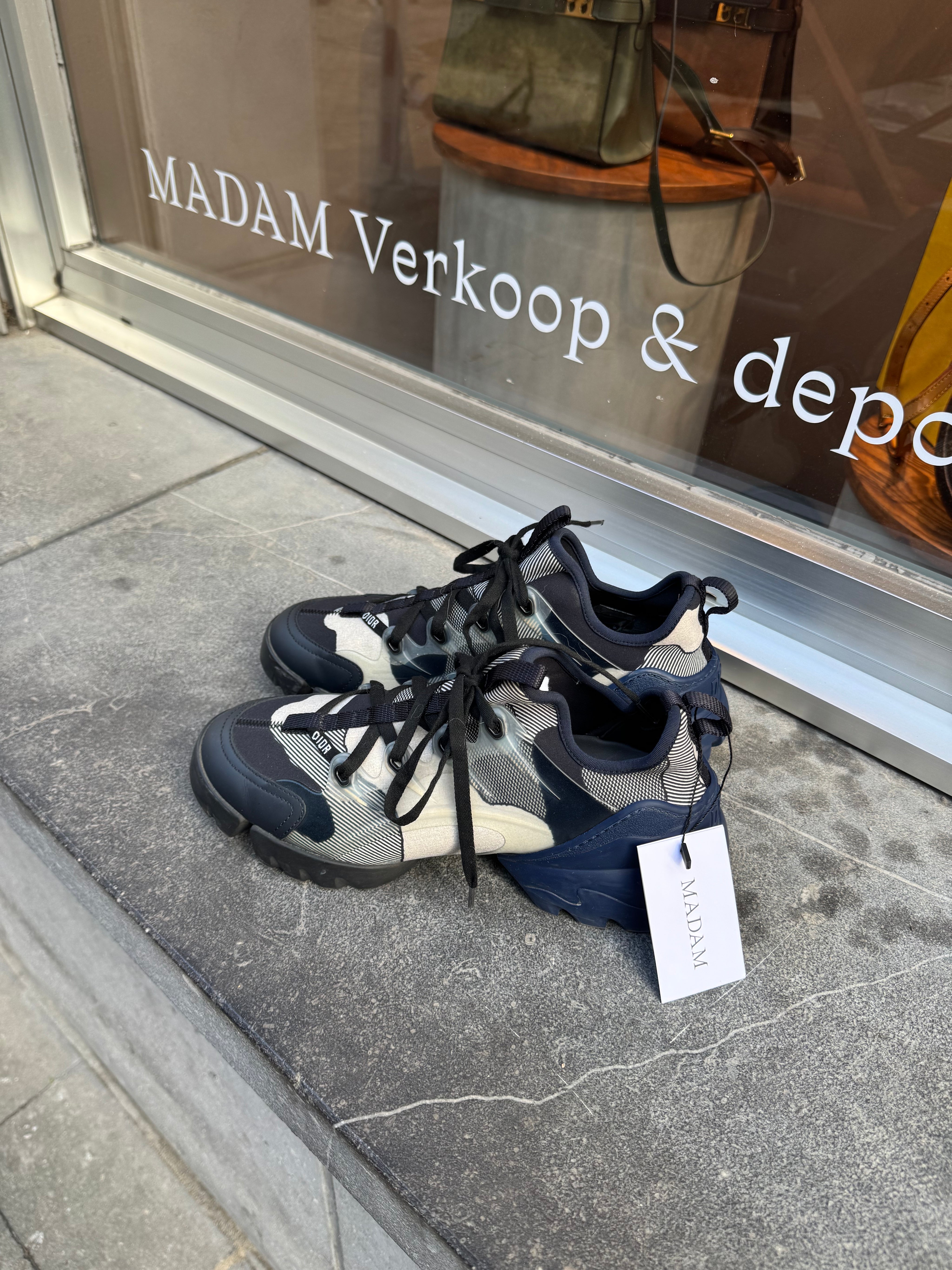 DIOR D-connect Sneakers