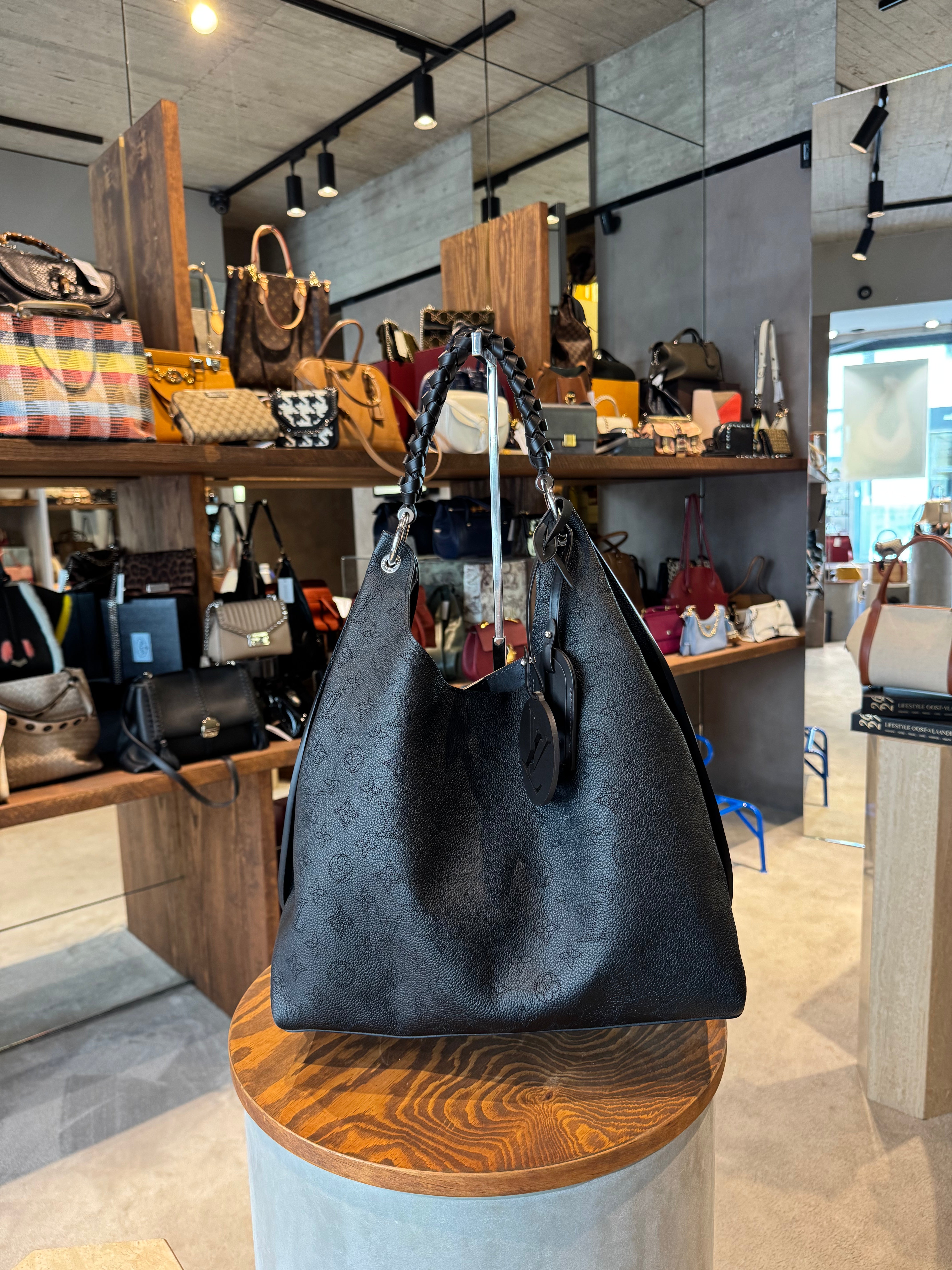 Louis Vuitton Carmel Mahina Noir