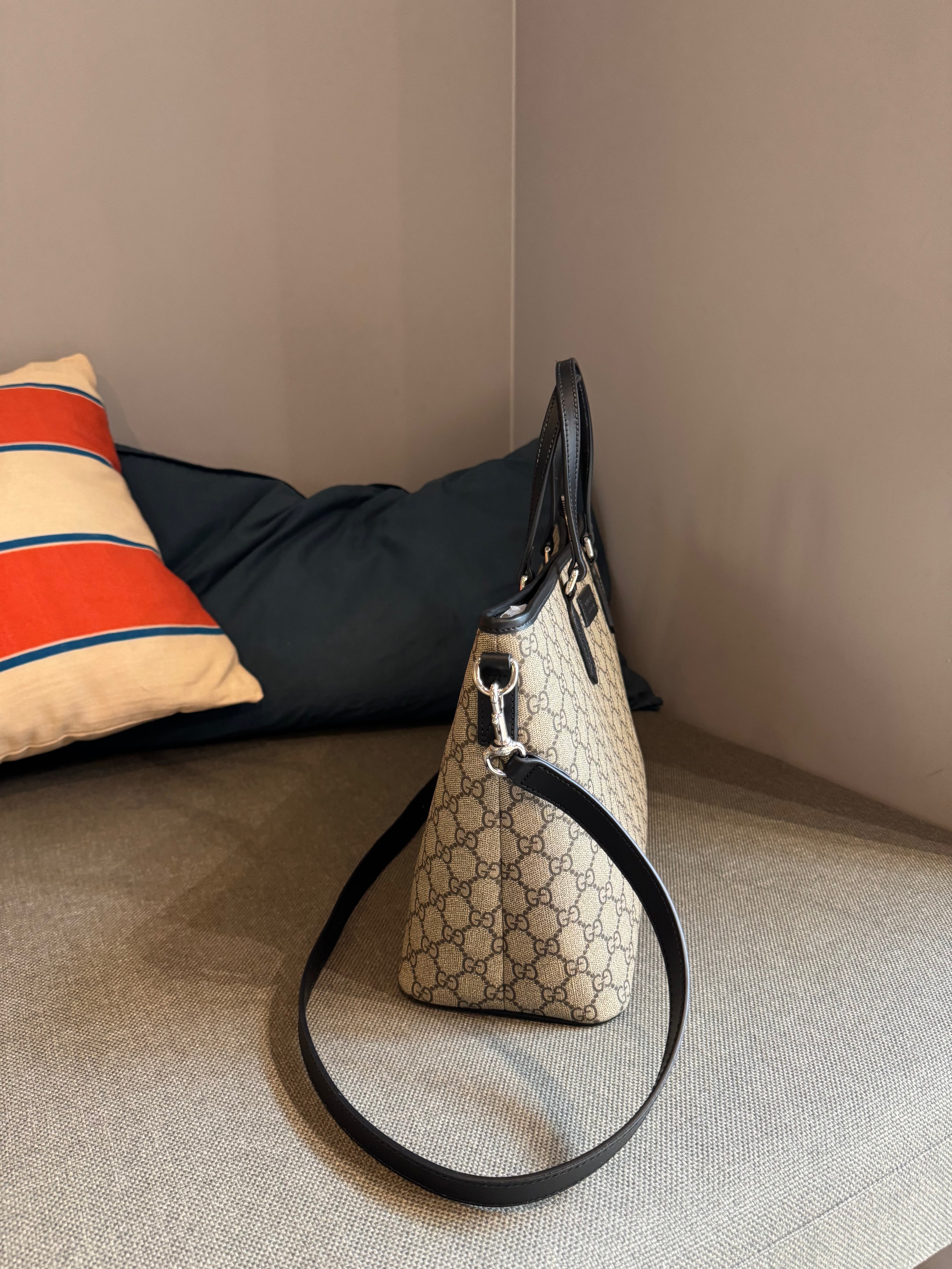 Gucci GG Supreme Tote Shopper