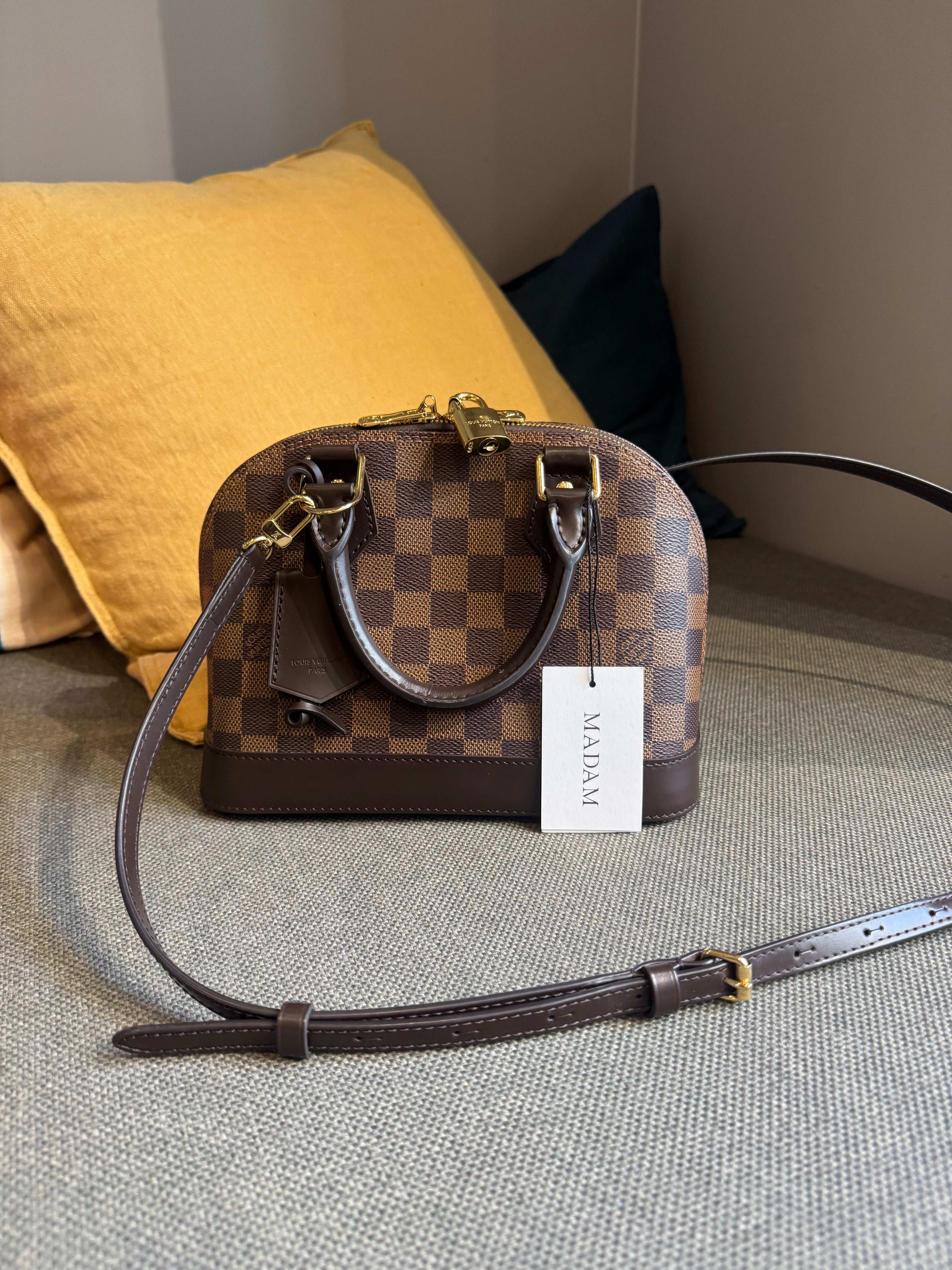 Louis Vuitton Alma BB Damier