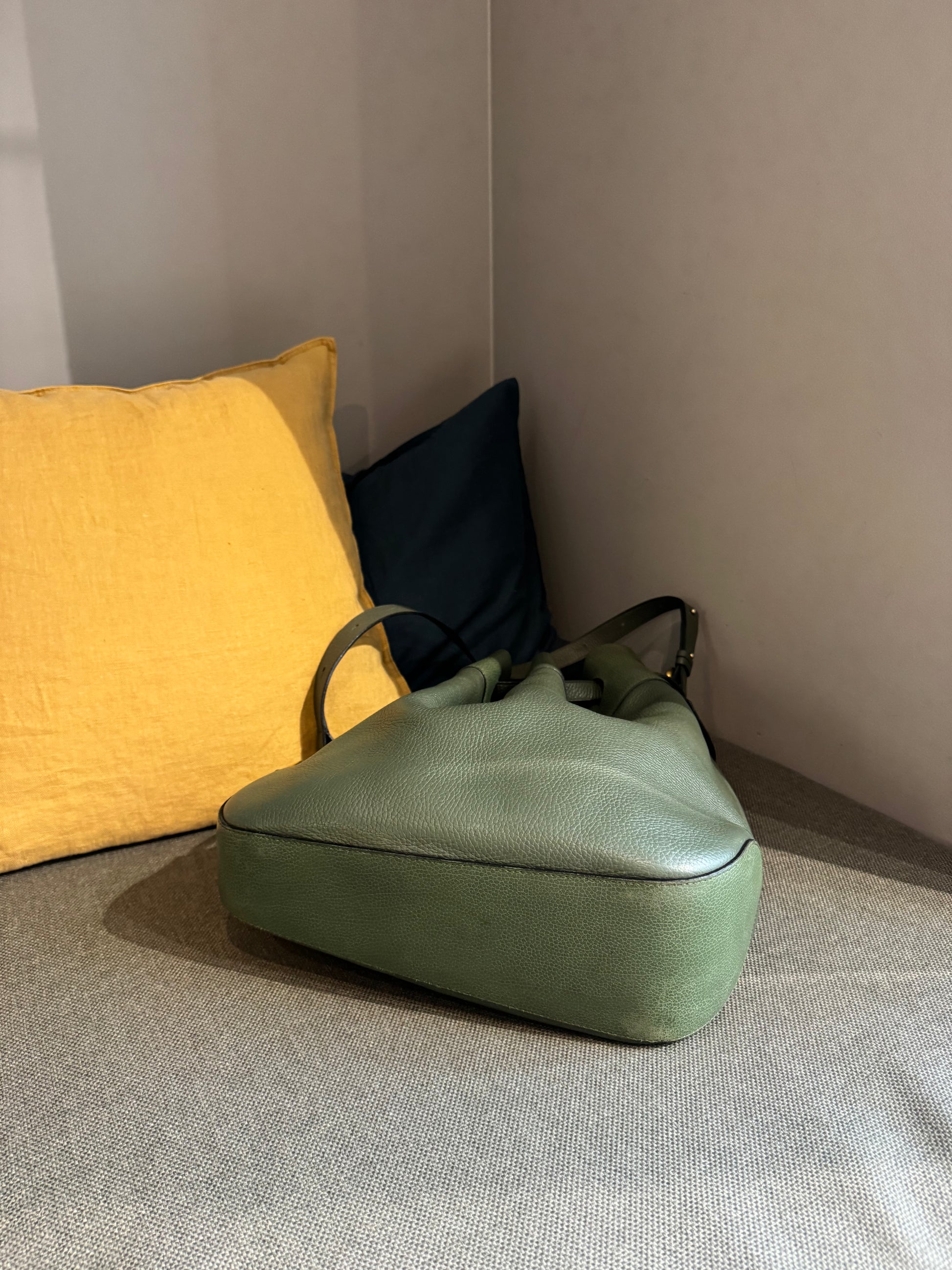 Delvaux Cattogan Trotteur Shoulder Bag