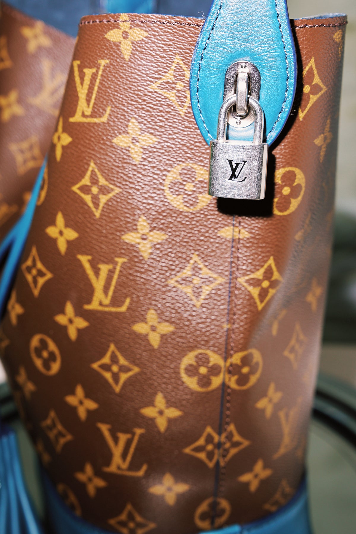 Louis Vuitton Idole NN 14 Bucket Bag