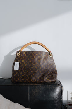 Louis Vuitton Monogram Artsy MM bag