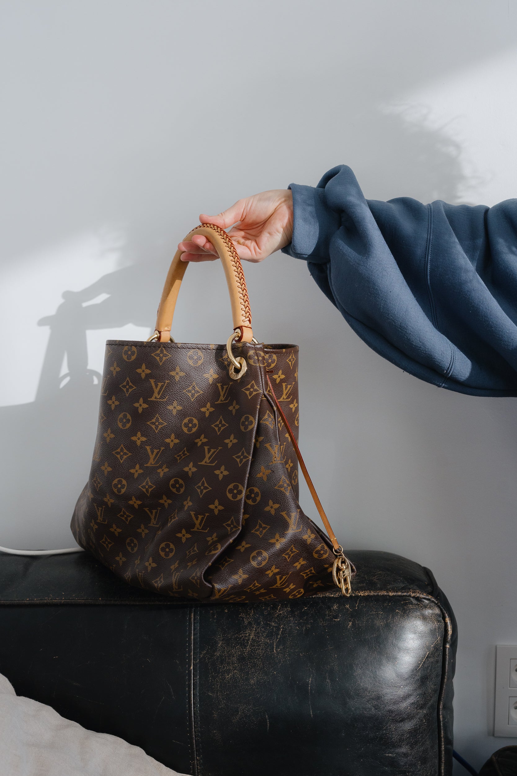 Louis Vuitton Monogram Artsy MM bag