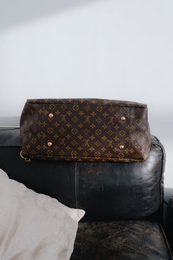 Louis Vuitton Monogram Artsy MM bag
