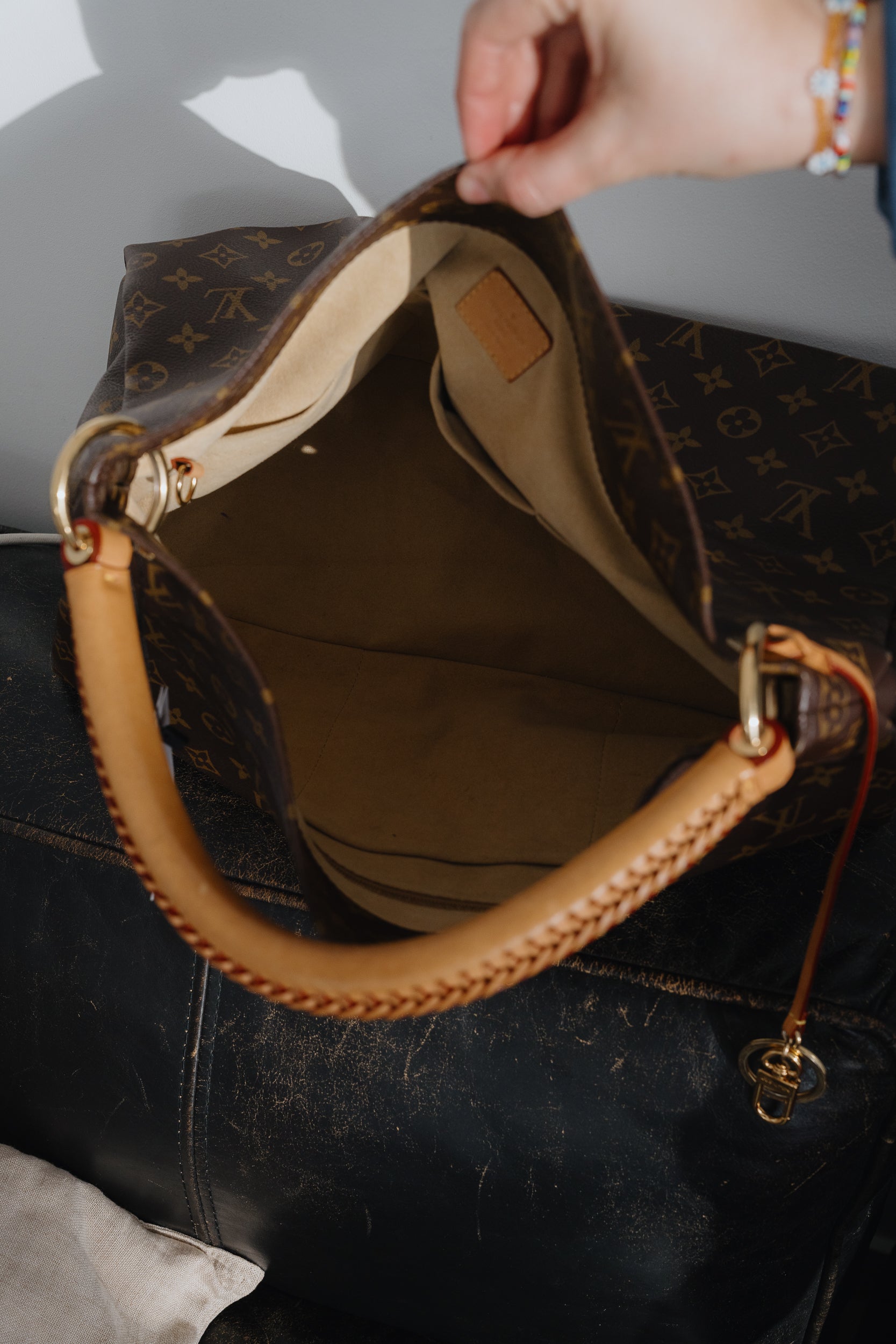Louis Vuitton Monogram Artsy MM bag
