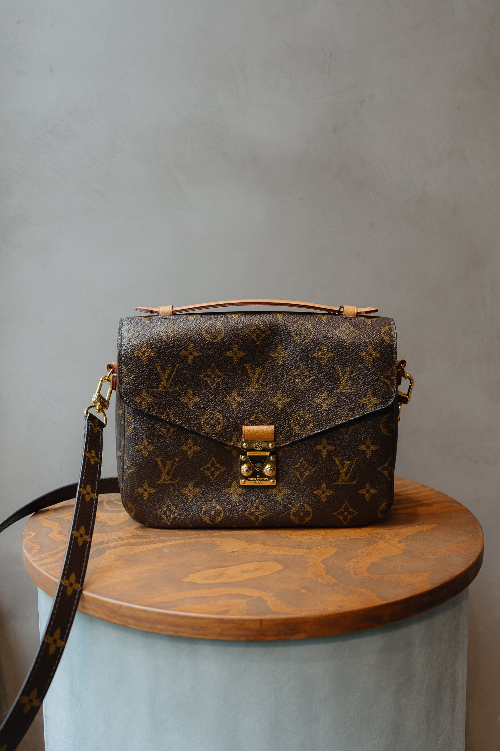 Louis Vuitton Pochette Métis Bag