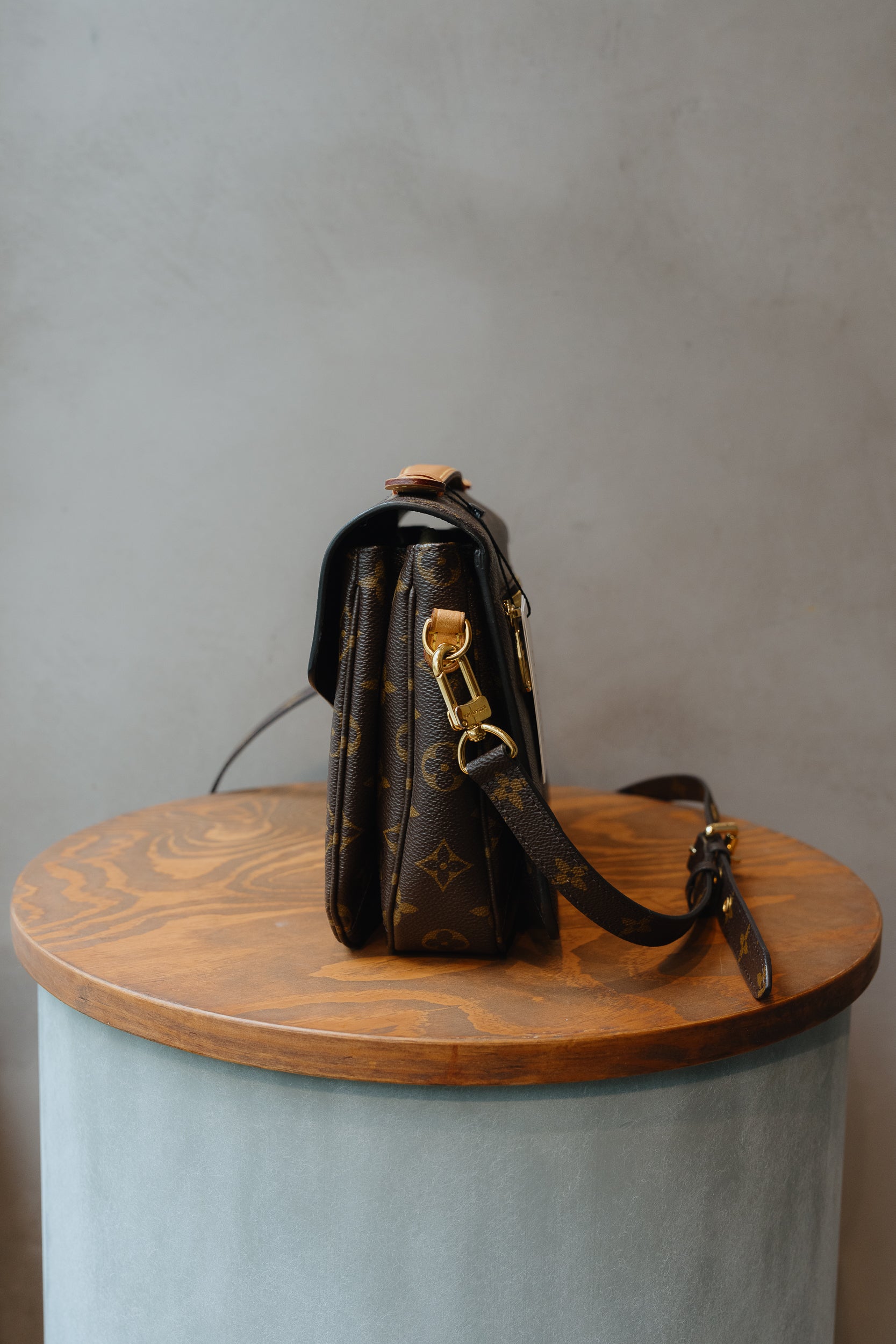 Louis Vuitton Pochette Métis Bag