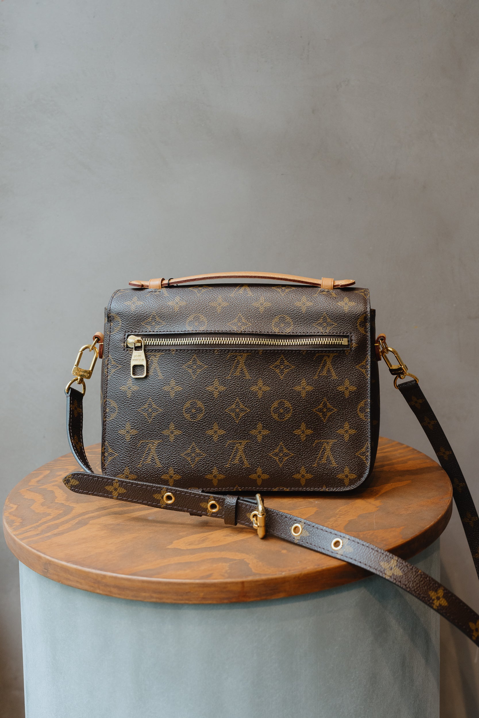 Louis Vuitton Pochette Métis Bag