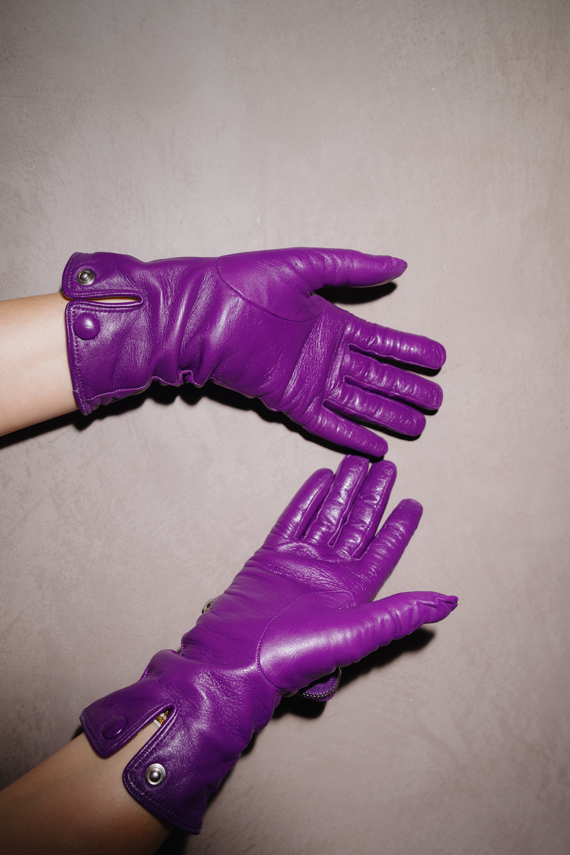 prada handschuhe lila Prada Zip-Pocket Leather Gloves